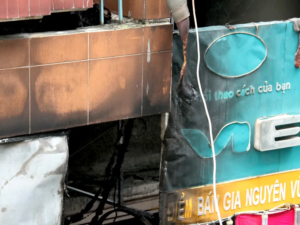 Vụ cháy ở đường Lê Văn Sỹ: Căng mắt tìm manh mối ảnh 12 Vụ cháy ở đường Lê Văn Sỹ: Căng mắt tìm manh mối ảnh 12